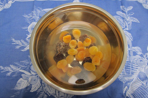 YER SOAKING FRUITS