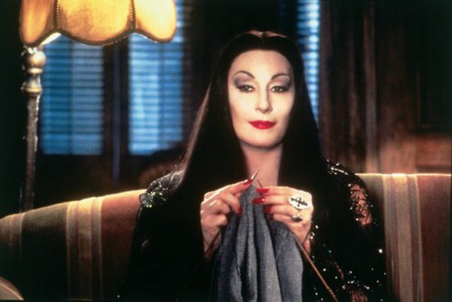 morticia-anjelica