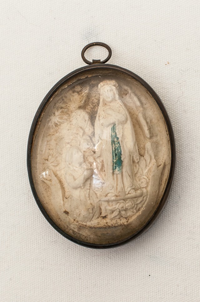 MaryRelicPendant