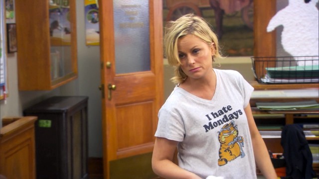 tv-parks_and_recreation-2009_-leslie_knope-amy_poehler-tshirts-s06e06-i_hate_mondays_garfield_shirt